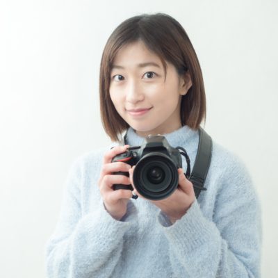 女性カメラマン
