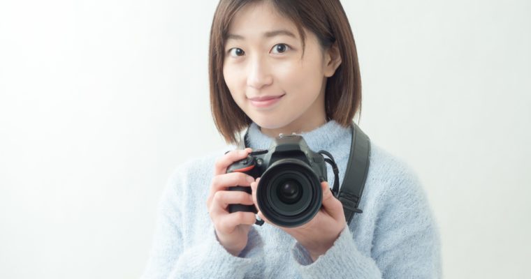 女性カメラマン